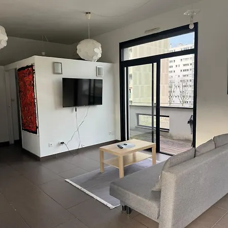 Modern Penthouse With Terrace * Βιλερμπάν